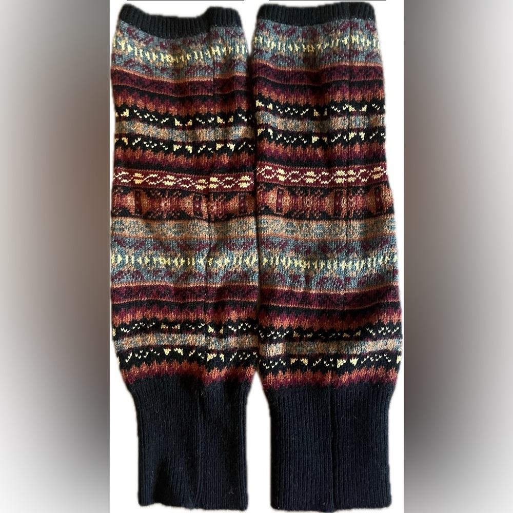 Multicolor Patterned Women's Knit Leg
Warmers/Boot Cuffs. Excellent condition.